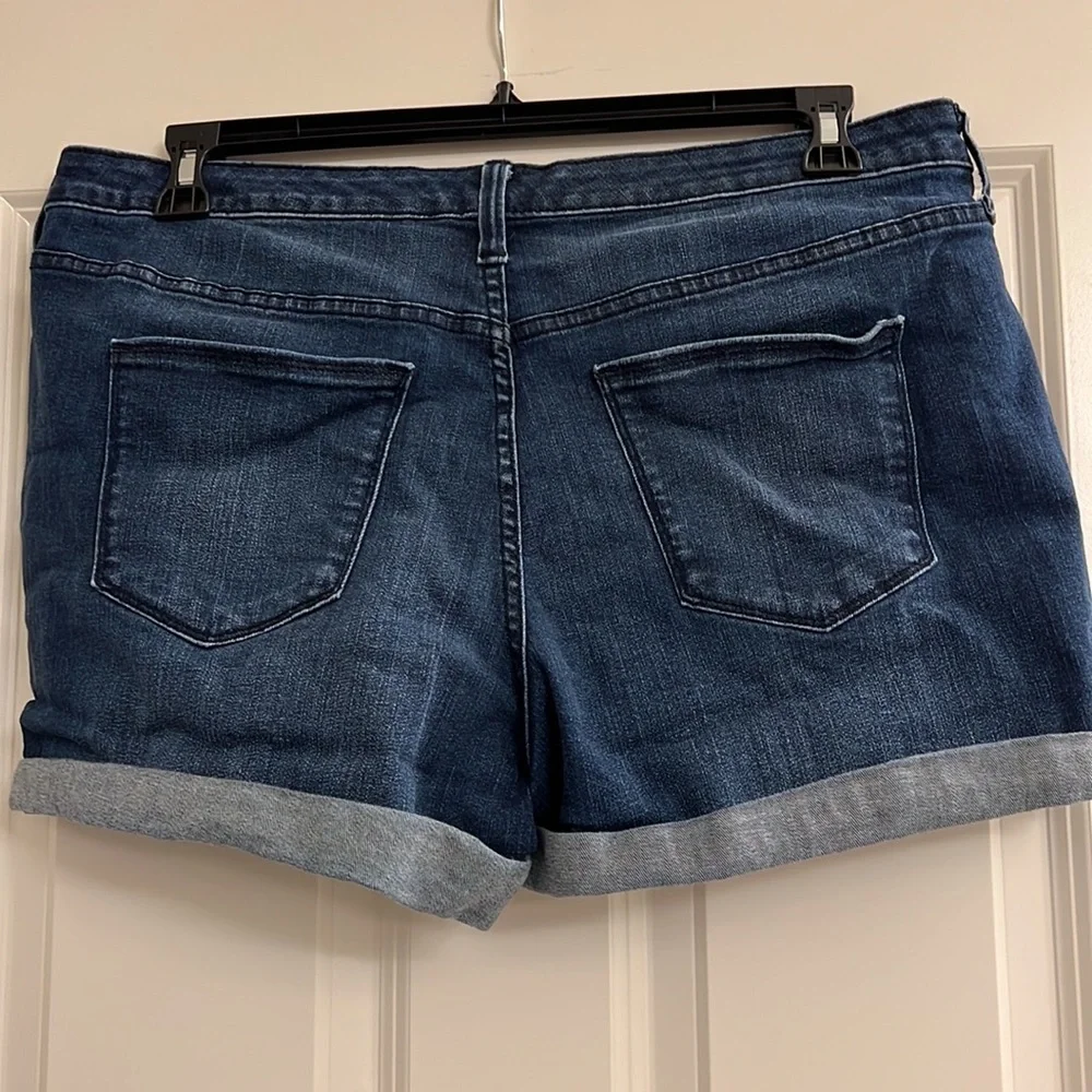 Universal Thread ladies shorts - Picture 2 of 6